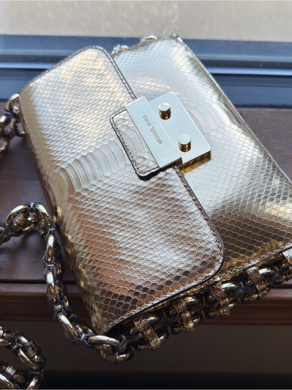 Michael Kors PIPER LG SHLDR FLAP EMBOSSED LEATHER - Picture 14 of 15